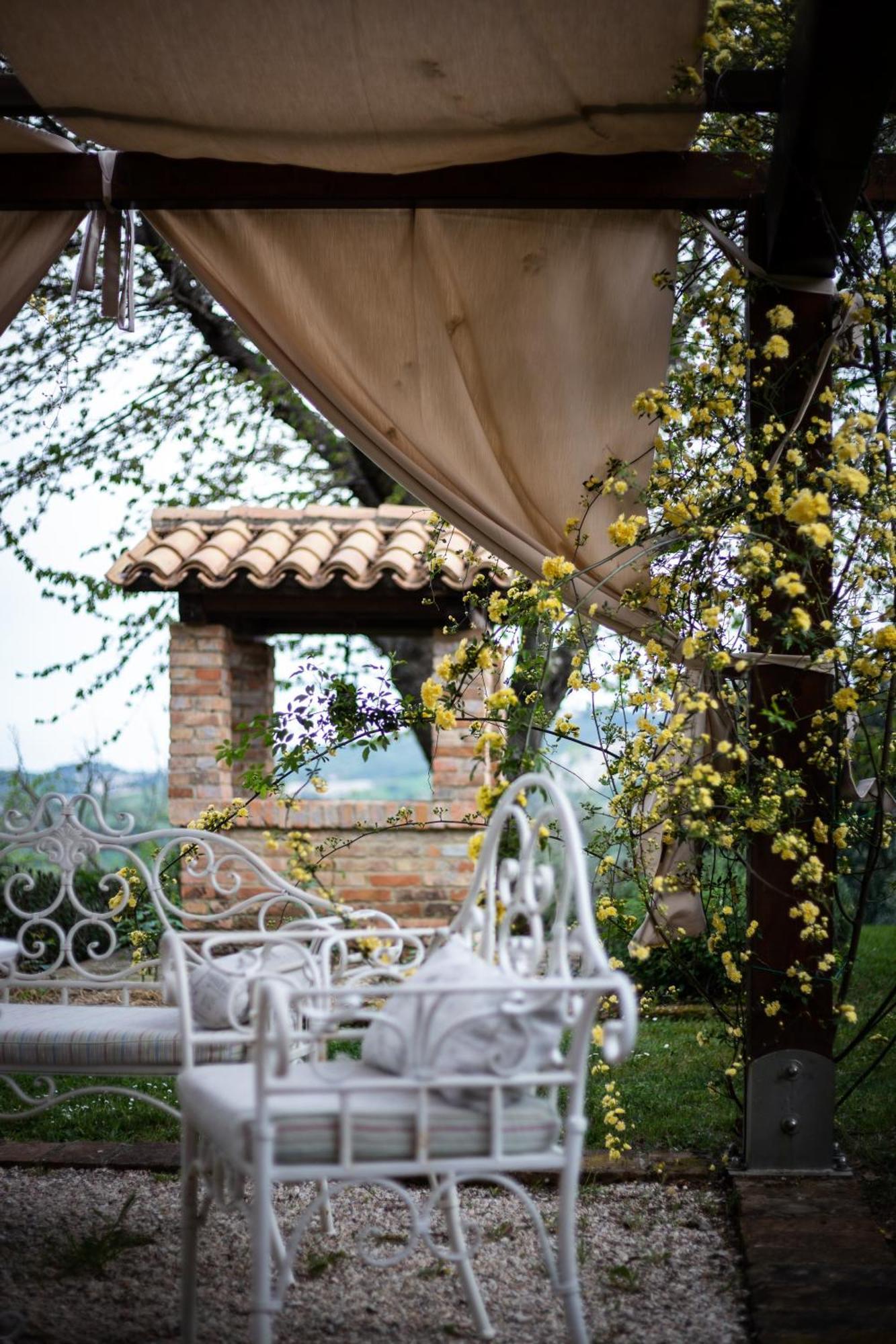 Ca' Le Cerque, Villa Surrounded By The Marche Nature Фоссомброне Екстер'єр фото